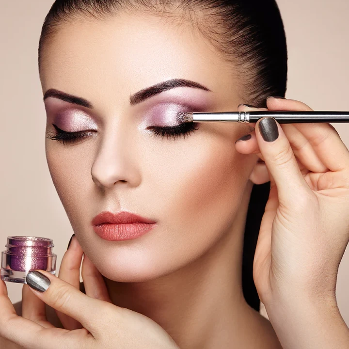 How To Wear Black Eye Shadow?