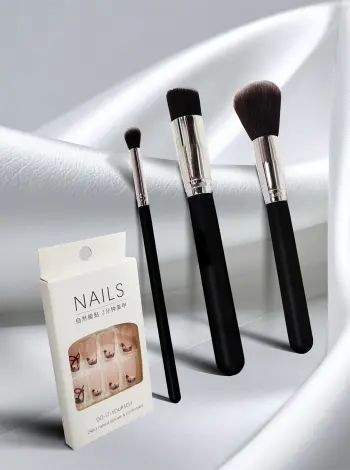 Beauty Essentials Gift Kit – 3 Makeup Brushes + Nail Set